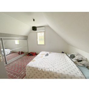 Chambre avec rangements et dressing