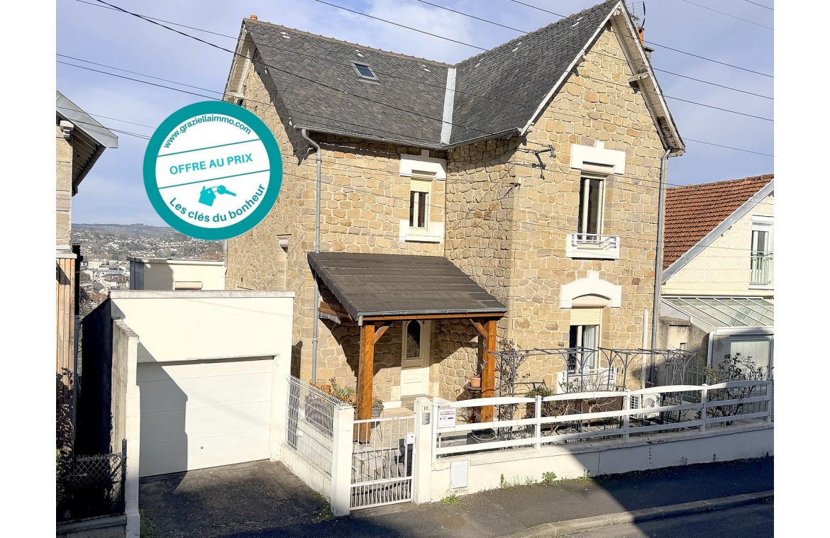 Maison en pierre sur les...