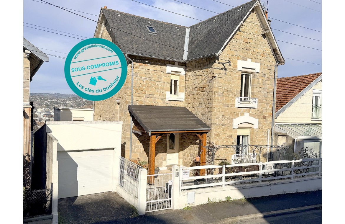 Maison en pierre sur les...